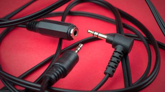 How To Clean Headphones Wire