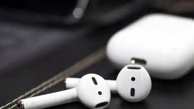 how to answer call with apple headphones 2